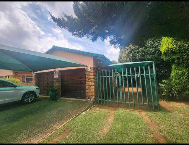 3 BEDROOM HOUSE FOR SALE IN HELIKONPARK